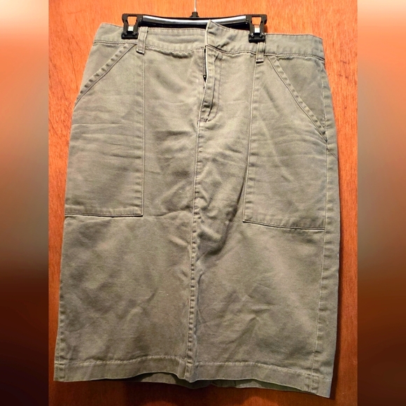 GAP Dresses & Skirts - Gap Khakis Olive Women's Skirt Sz6